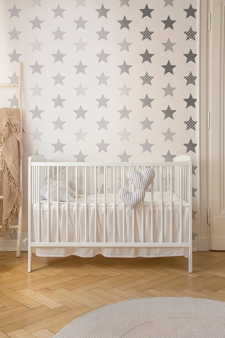 Two heart shaped pillows placed on baby crib standing in white r Papel de Parede Infantil Kids n Teens 2 100111 Superstar Silver “Consultar disponibilidade do Produto 19 9 8750-5835” - Imagem 1