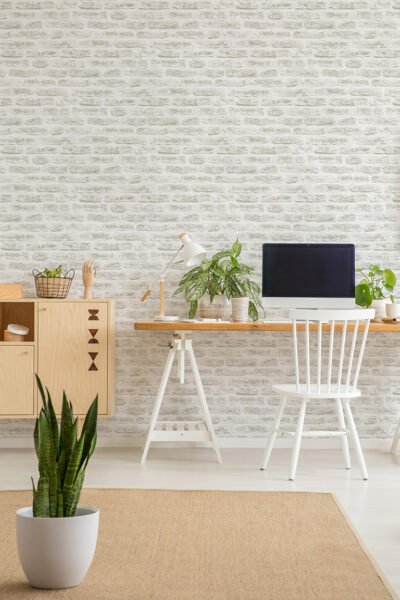 Plant on brown carpet in white freelancer's interior with poster Papel de Parede Infantil Kids n Teens 2 101801 White Brick “Consultar disponibilidade do Produto 19 9 8750-5835” - Imagem 1